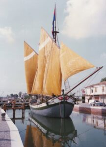 Da trasporto di sabbia a nave di Marco Polo: la vita da star del “Giovanni Pascoli”