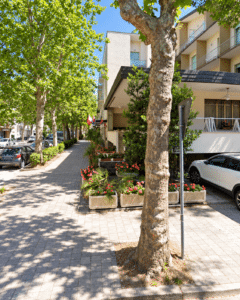Cesenatico, nuovi alloggi al posto dell’albergo: il Comune monetizza gli standard