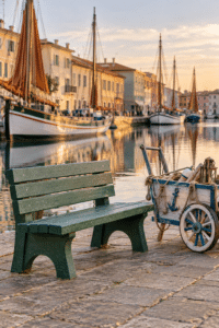 Una panchina riciclata e un carretto marinaro in dono a Cesenatico